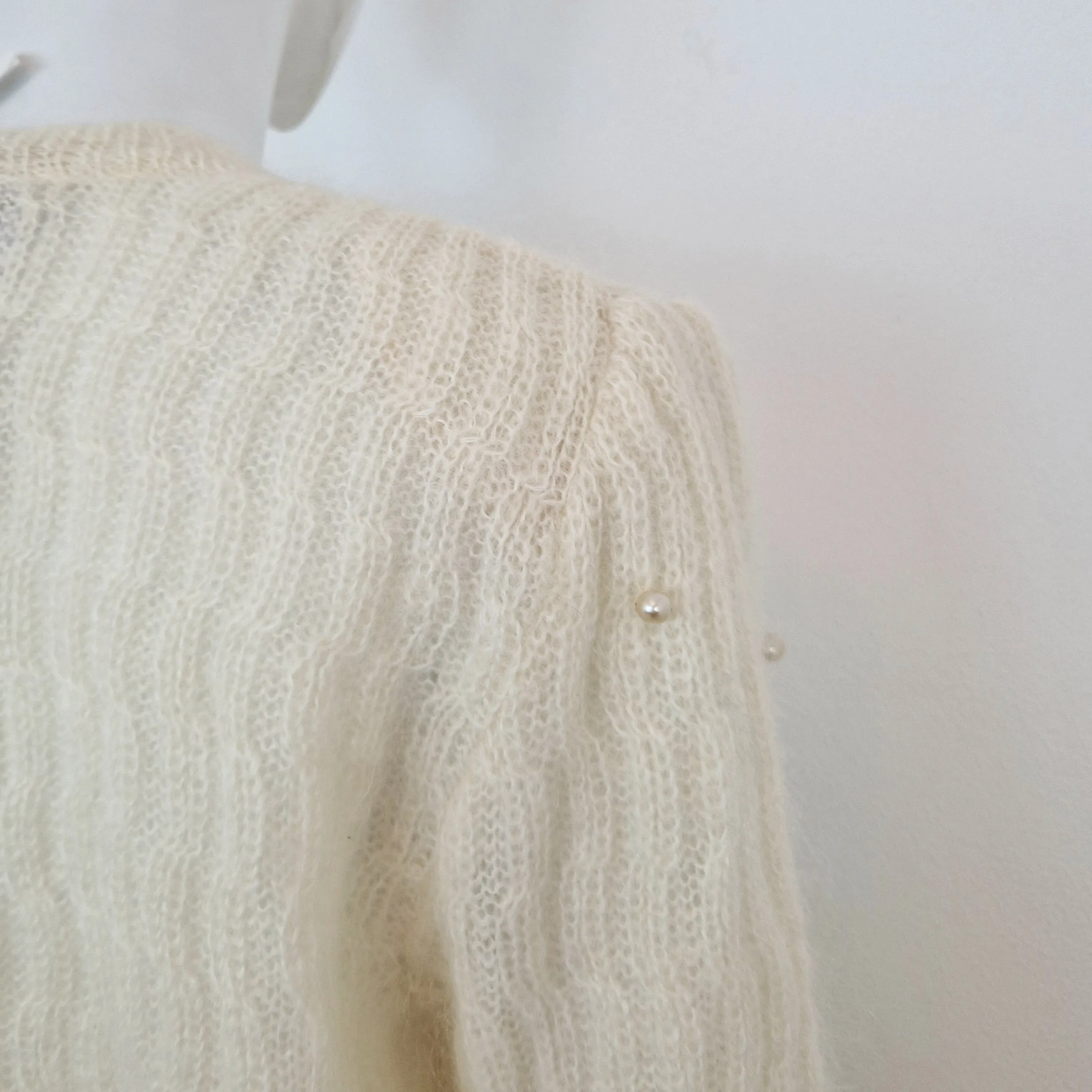 Cardigan vintage bianco latte con perle