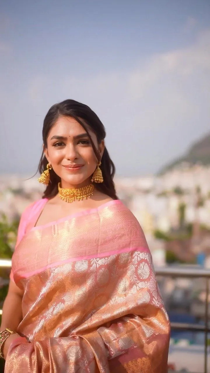Denouement Pink Soft Banarasi Silk Saree With Impressive Blouse Piece