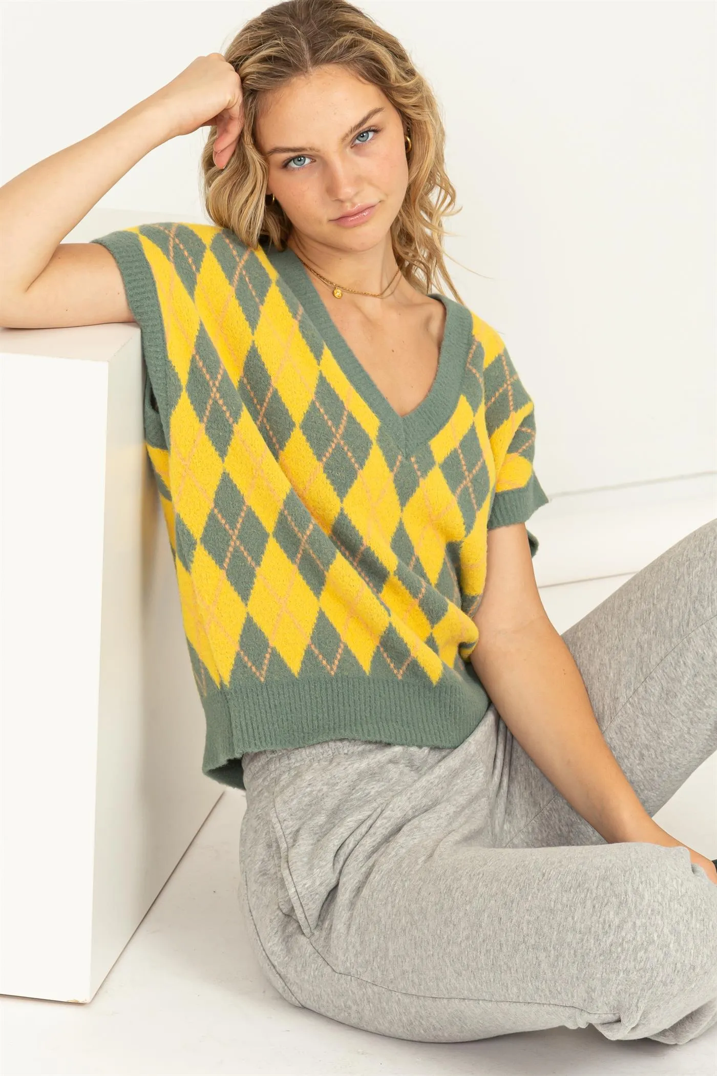 DZ23F068-Argyle Sweater Vest