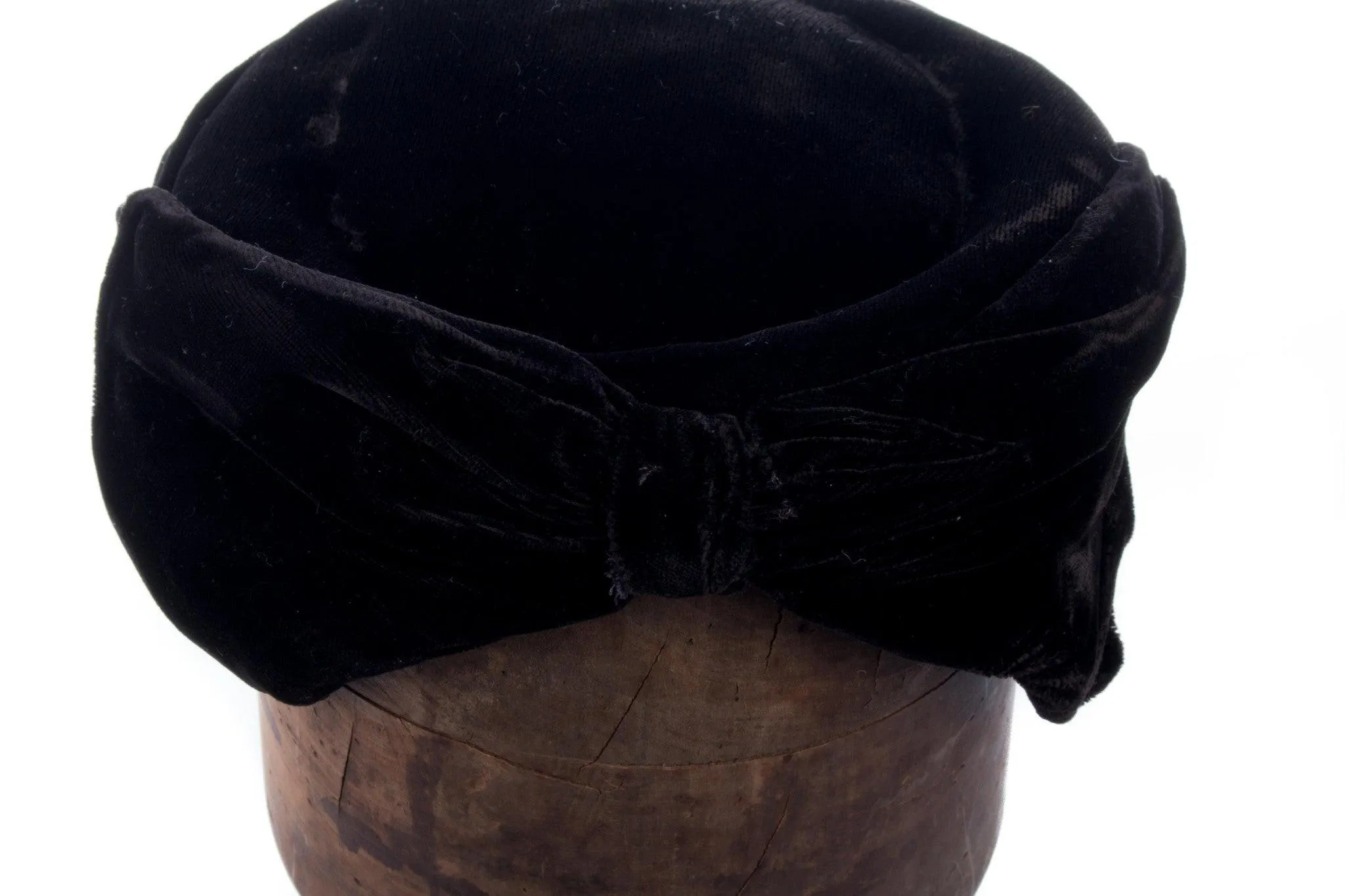 Fabulous Vintage Edward Mann "Edma" Black Velvet Pillbox Hat Size 51cm