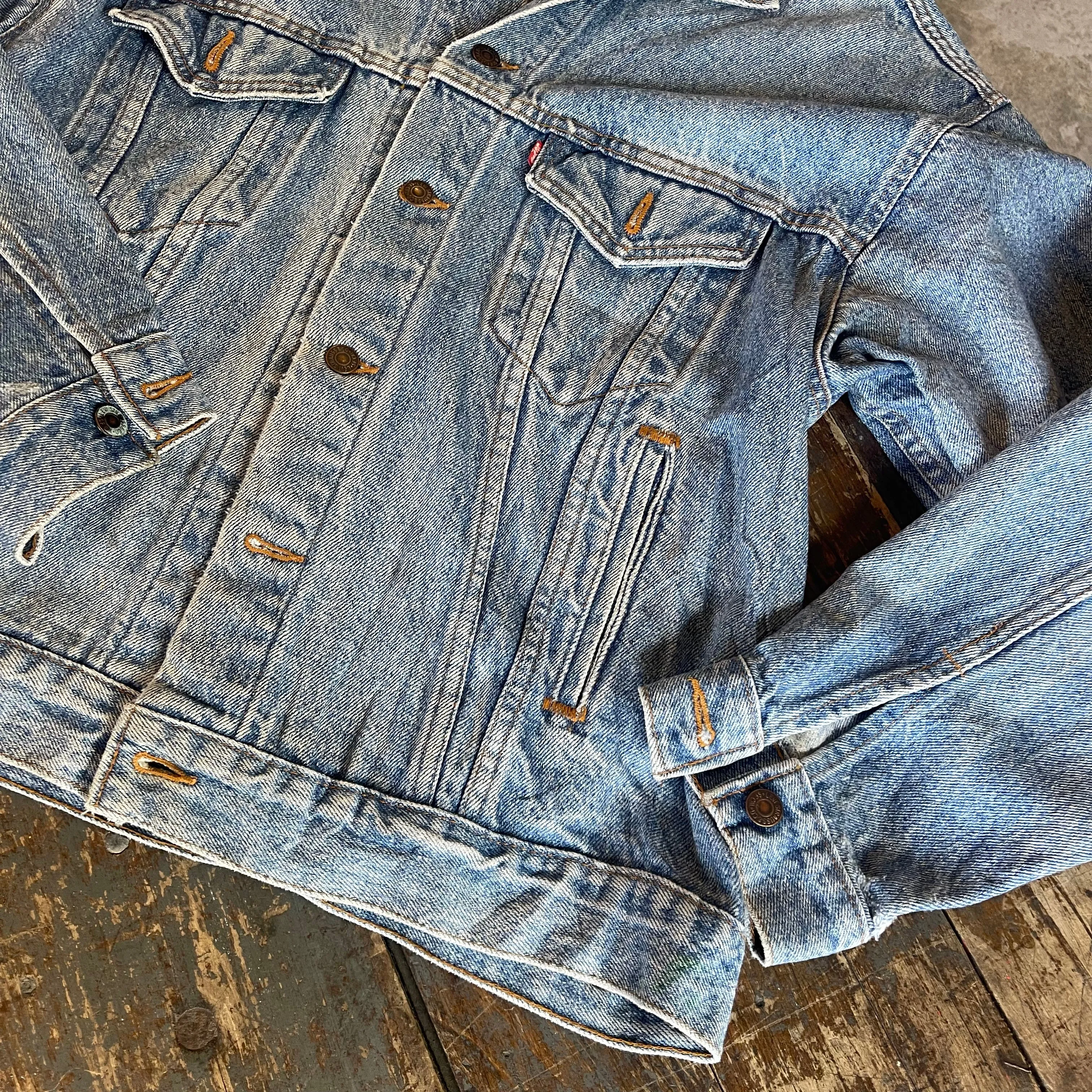 Large Light Blue Levis Denim Jacket