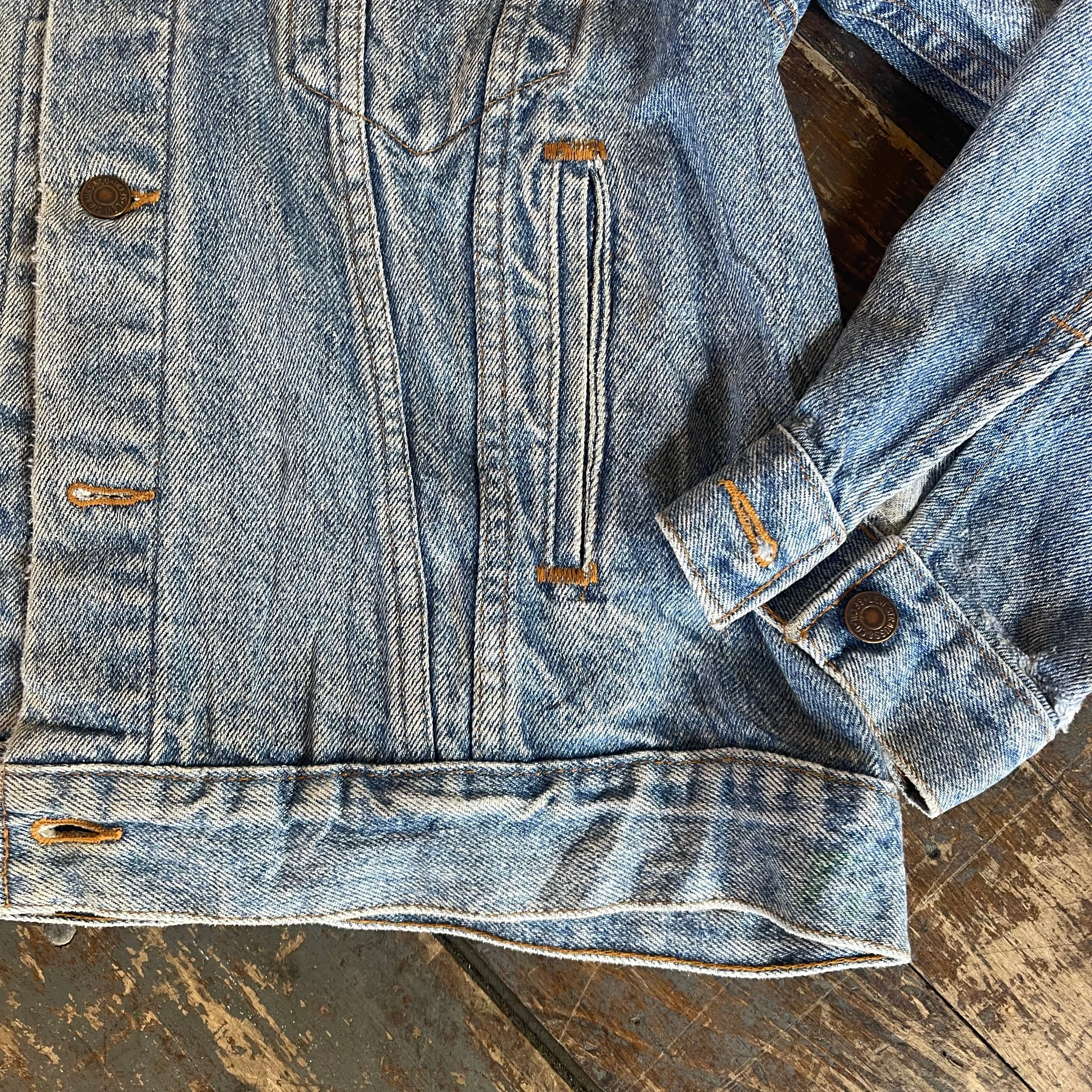 Large Light Blue Levis Denim Jacket