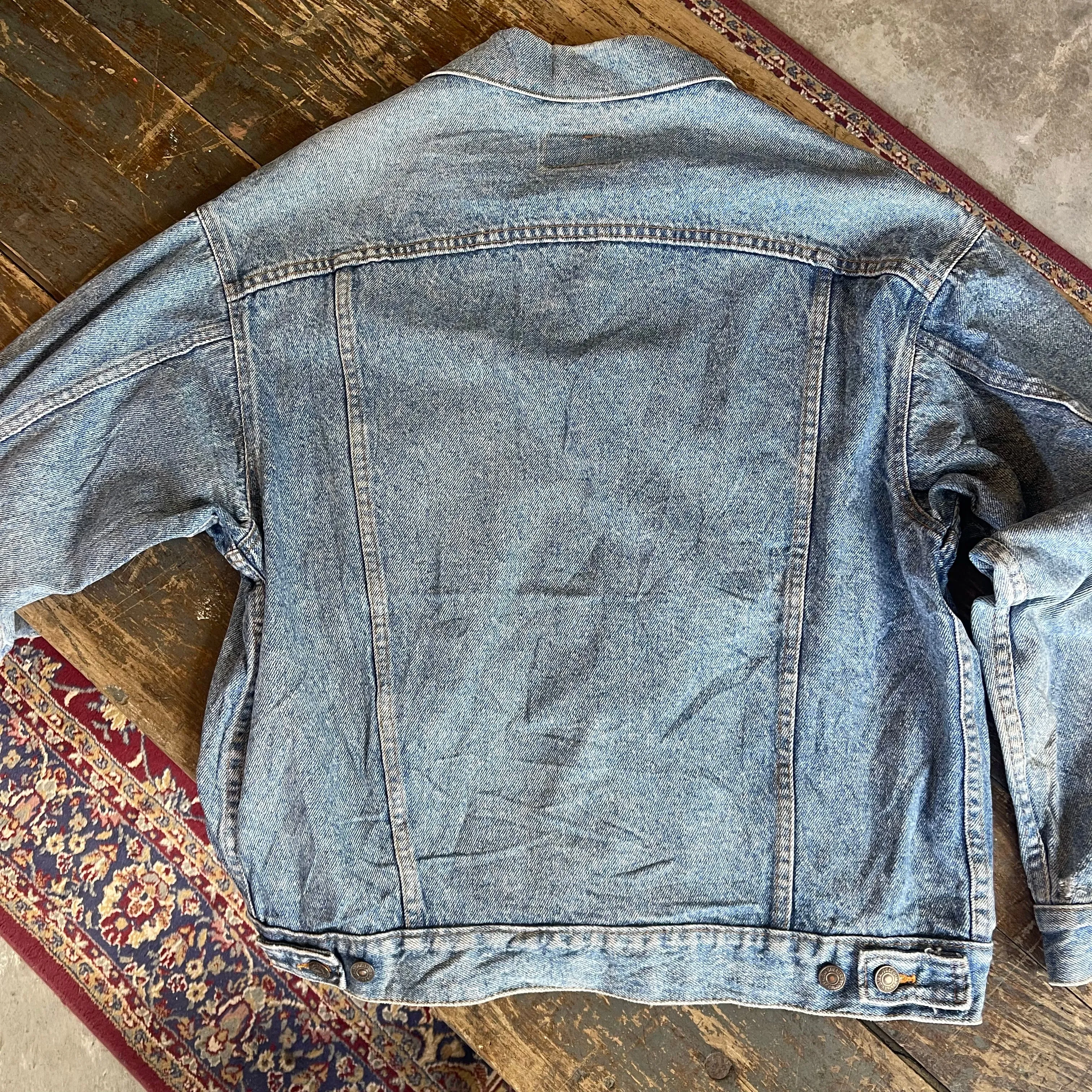 Large Light Blue Levis Denim Jacket