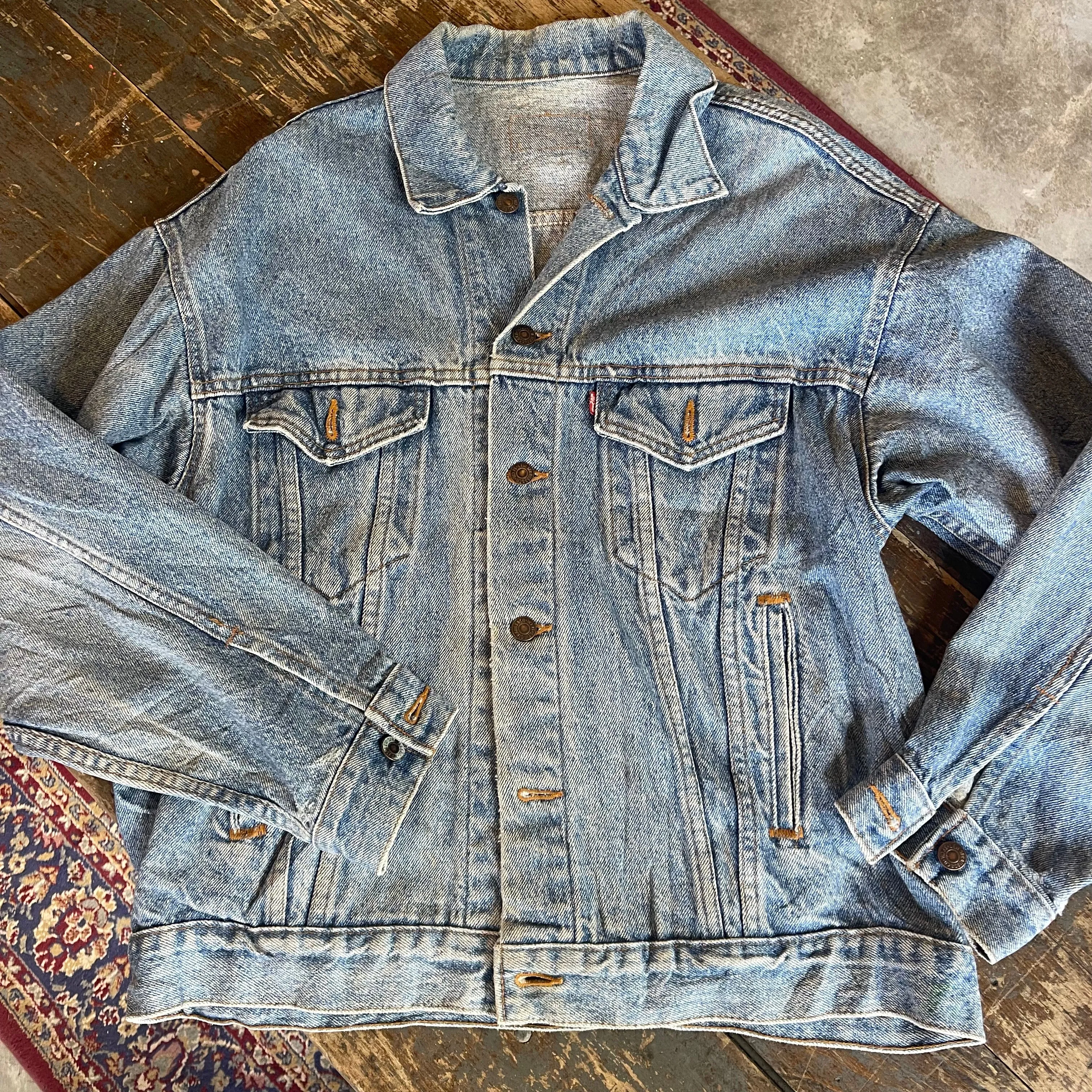 Large Light Blue Levis Denim Jacket