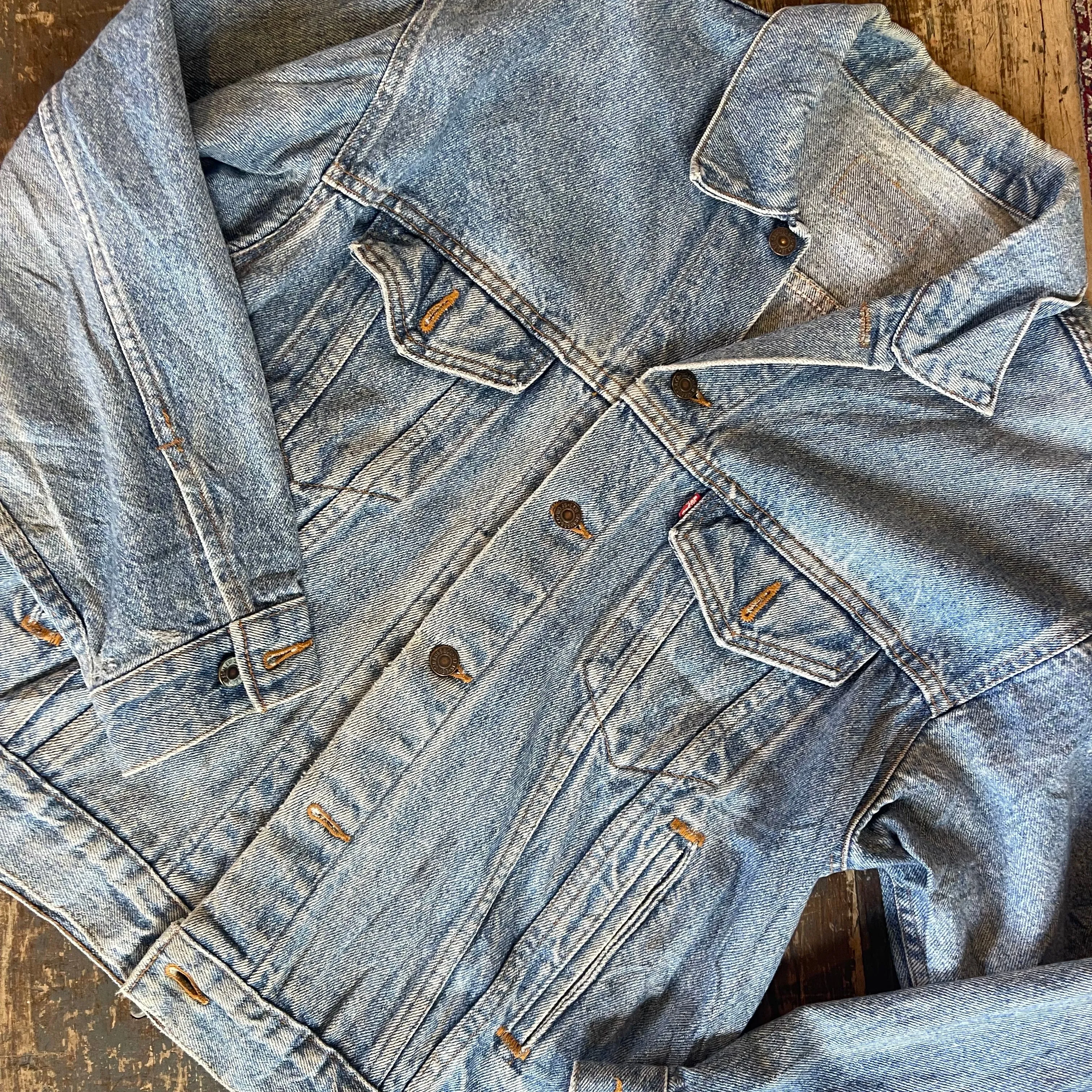 Large Light Blue Levis Denim Jacket