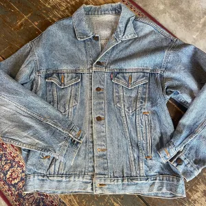 Large Light Blue Levis Denim Jacket