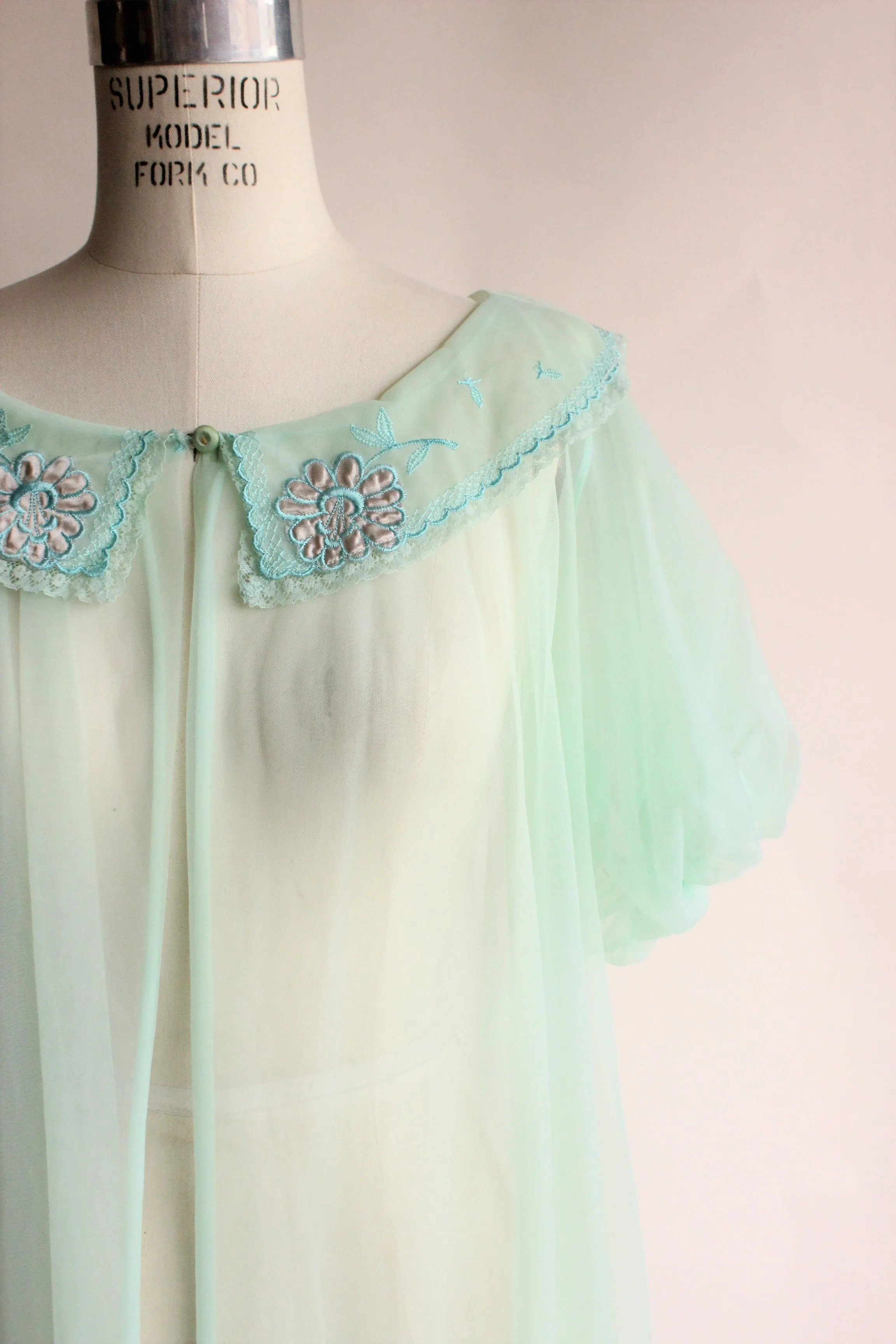 Vintage 1960s Mint Green Peignoir
