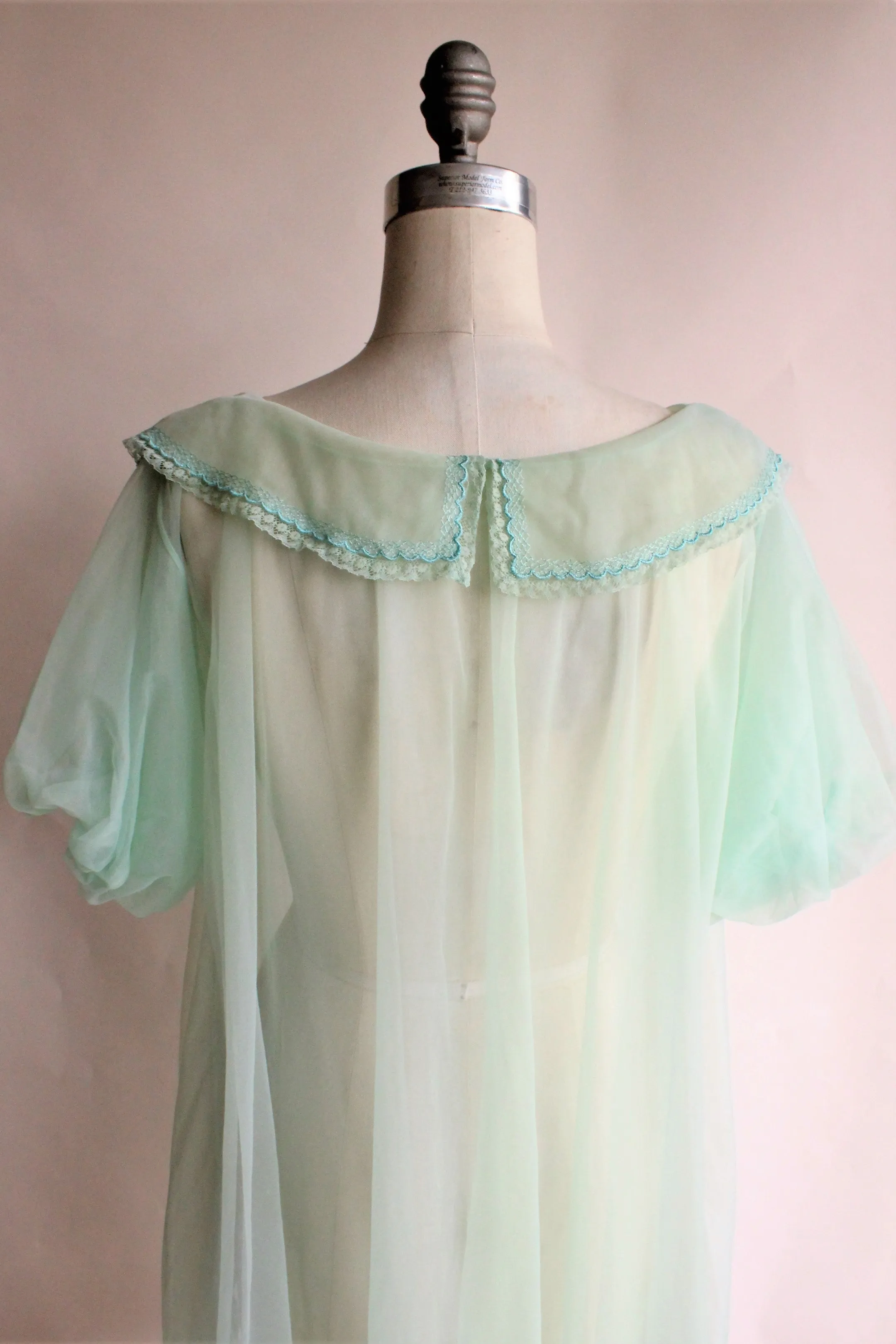 Vintage 1960s Mint Green Peignoir