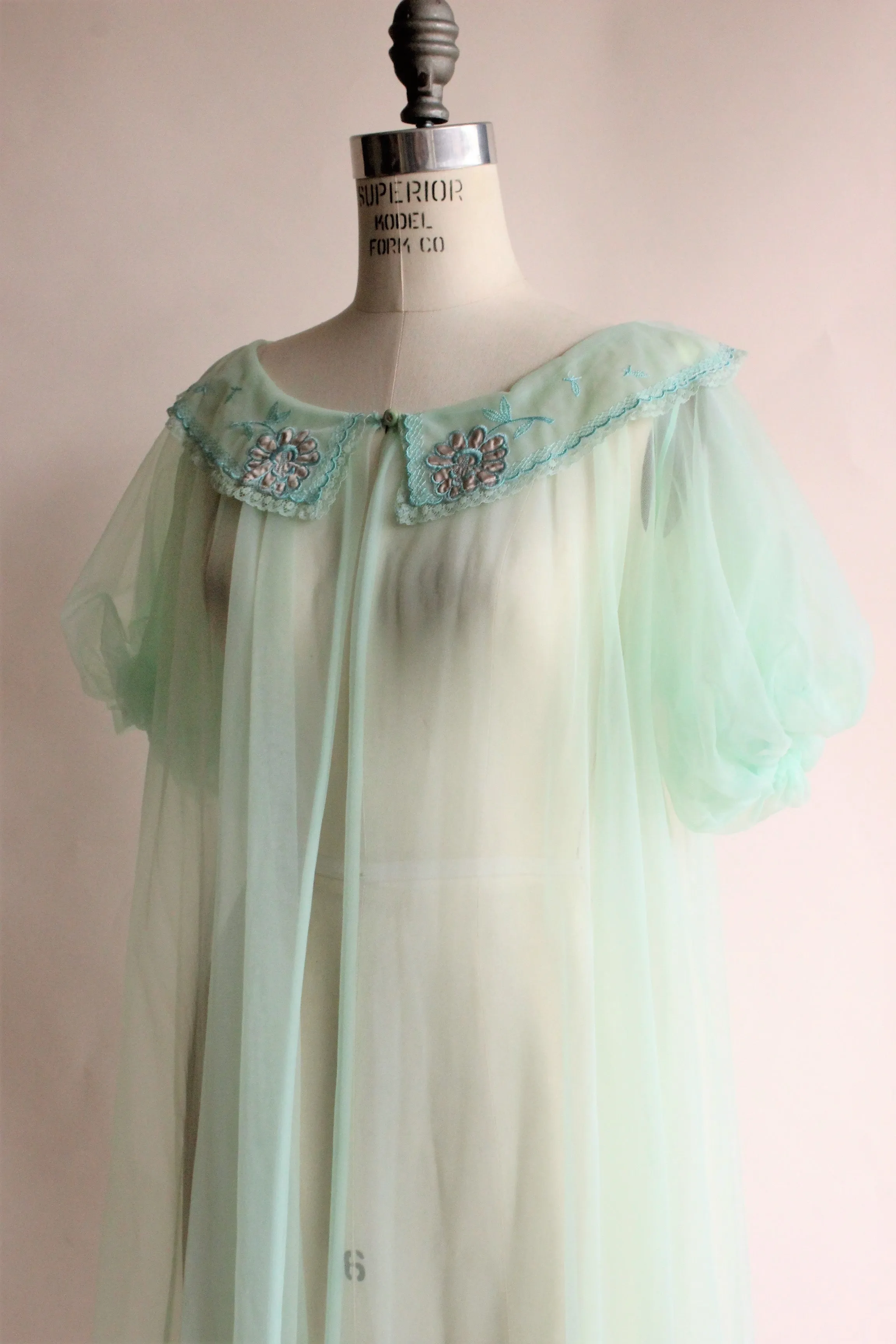 Vintage 1960s Mint Green Peignoir