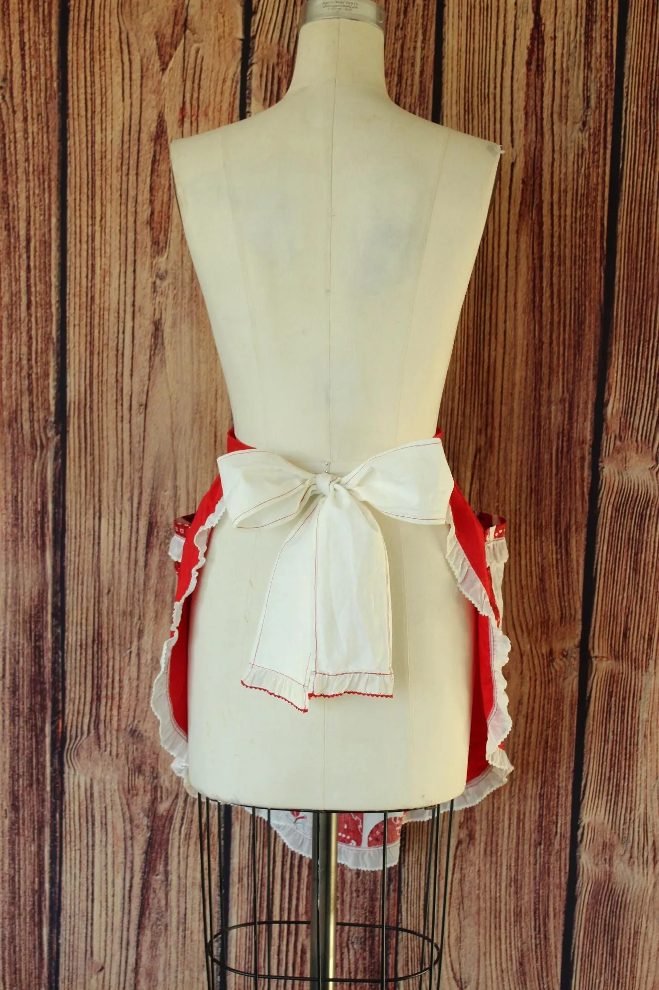 Vintage 1960s Red and White Country Print Cotton Half Apron
