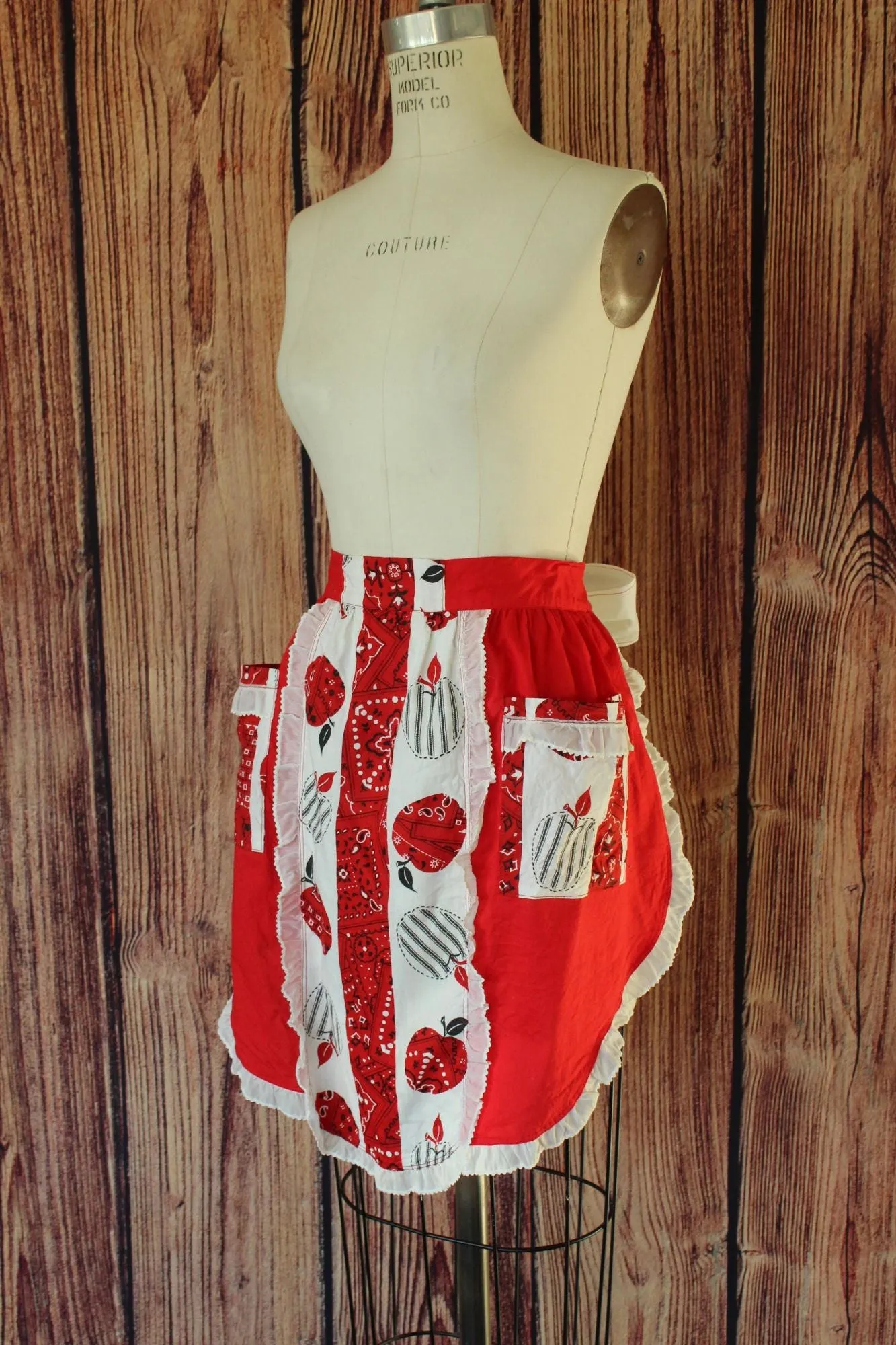 Vintage 1960s Red and White Country Print Cotton Half Apron